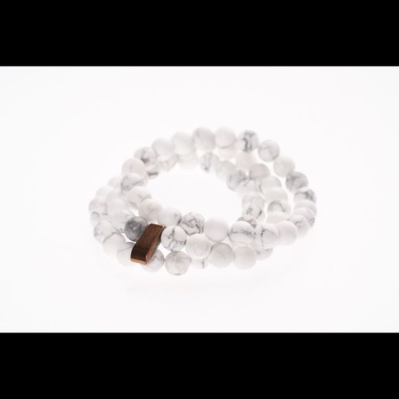 Hematite & Howlite Stretch Bracelet With Healing Properties - Picture 1 of 6